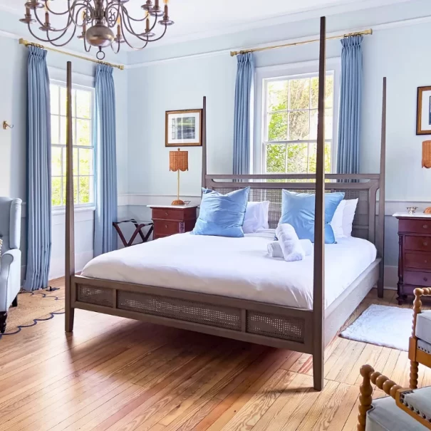 An antique poster bed inside Captain's Quarters at Wicklow Hall