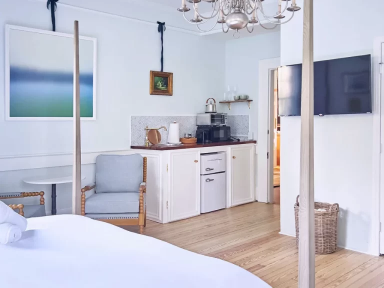 Captain's Quarters Kitchenette