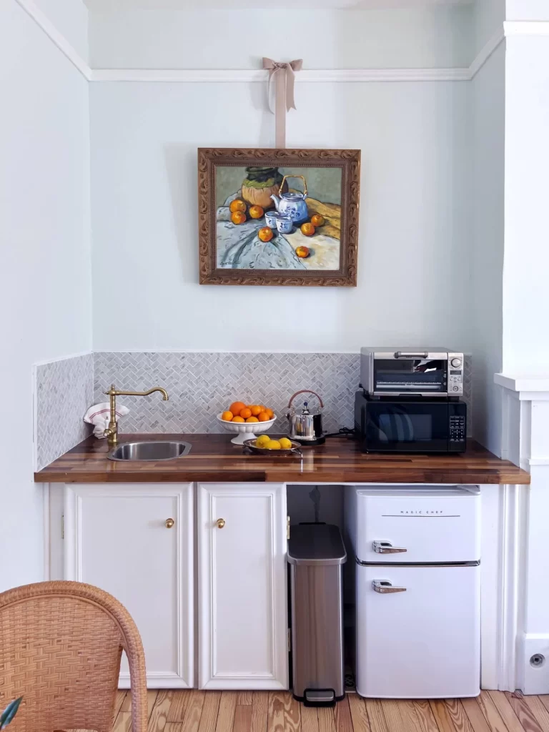 Suite Six Kitchenette