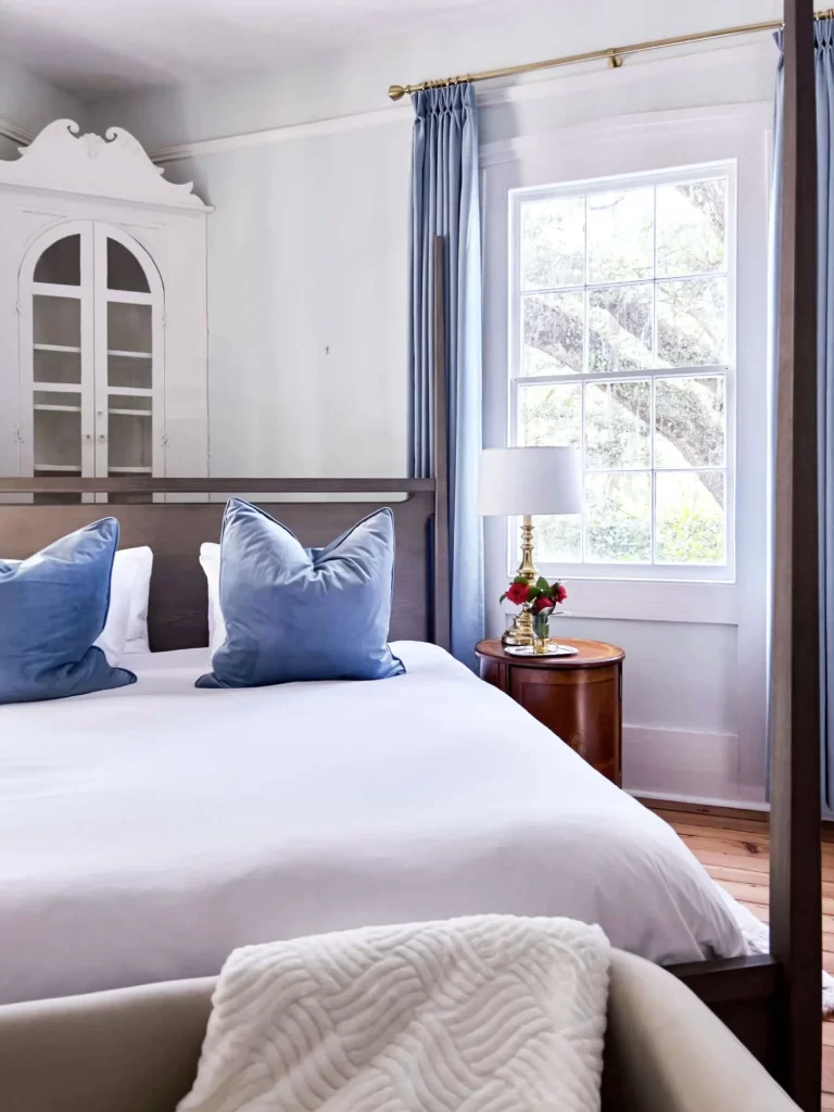 The Oak Room King Bed